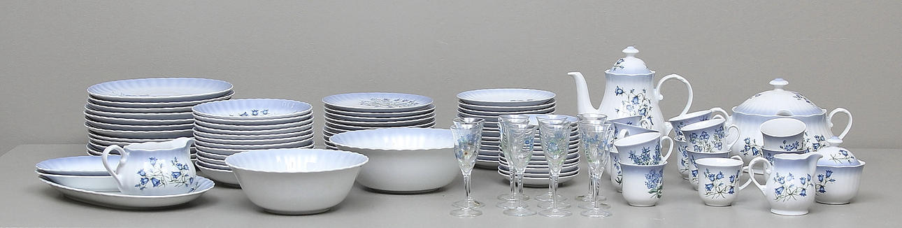 SOMMARSERVIS, 96 delar, porslin och glas, 1900-tal.