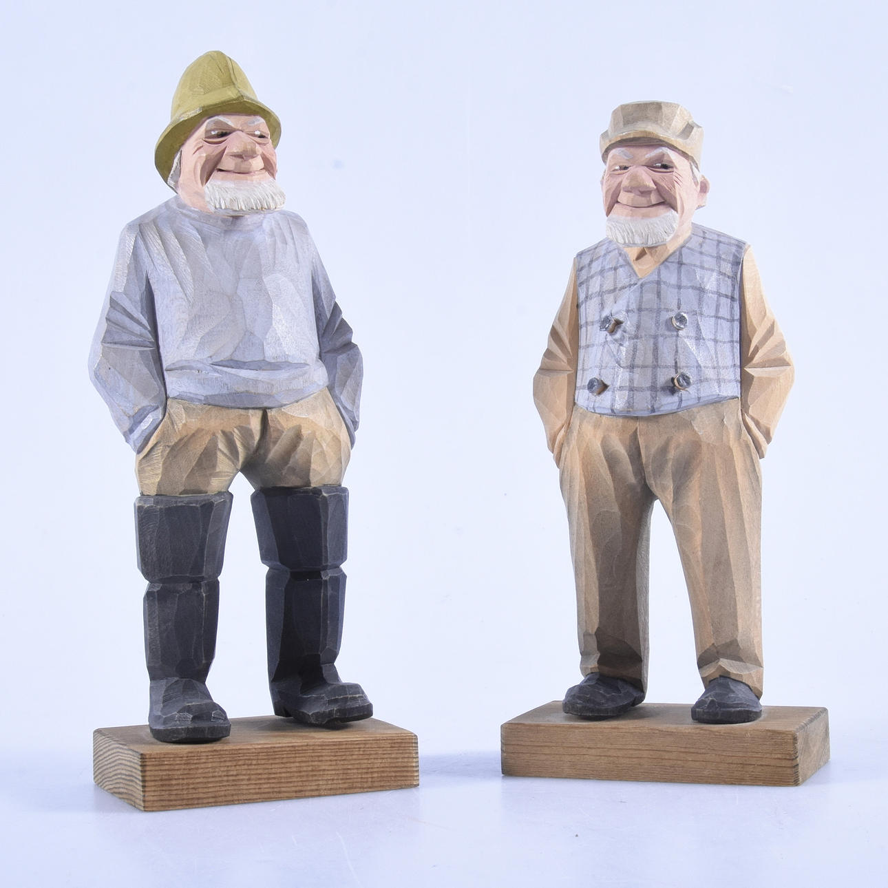 HOLZMÄNNER, geschnittenes und bemaltes Holz, Lars Trygg.