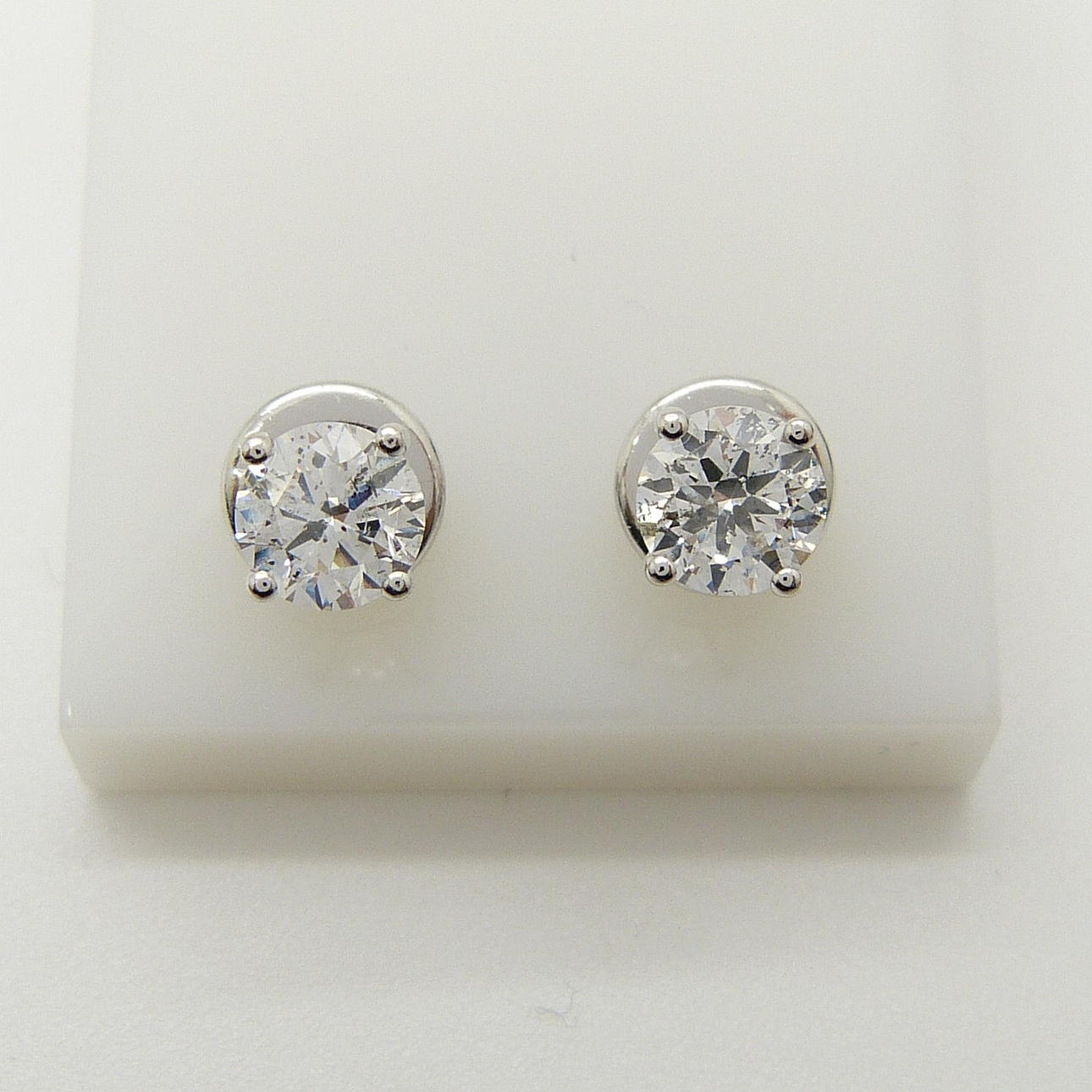 1.02ct DIAMANT STUD ÖRHÄNGEN.