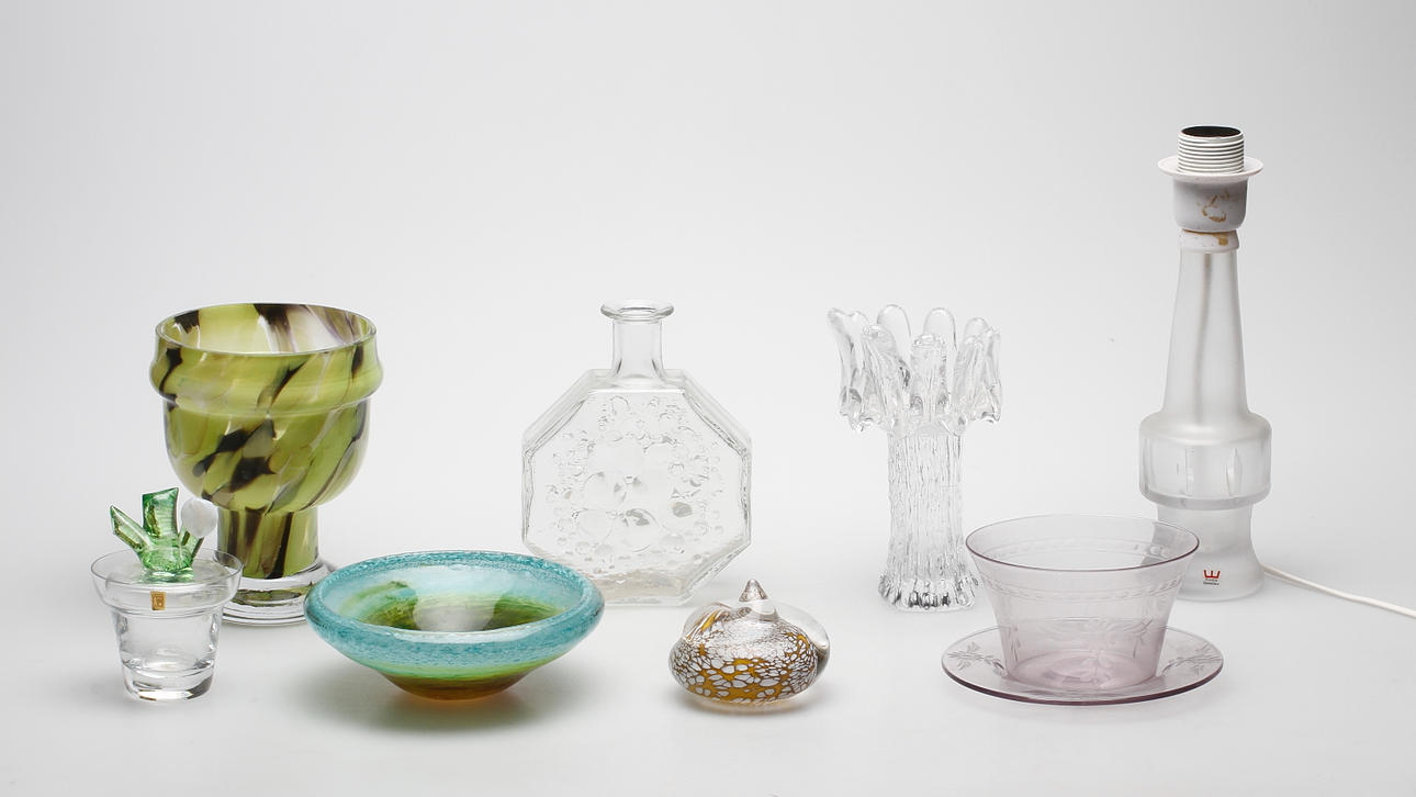 GLASFÖREMÅL, 8 delar, bl.a. SOLFLASKA, Helena Tynell, Riihimäen Lasi.