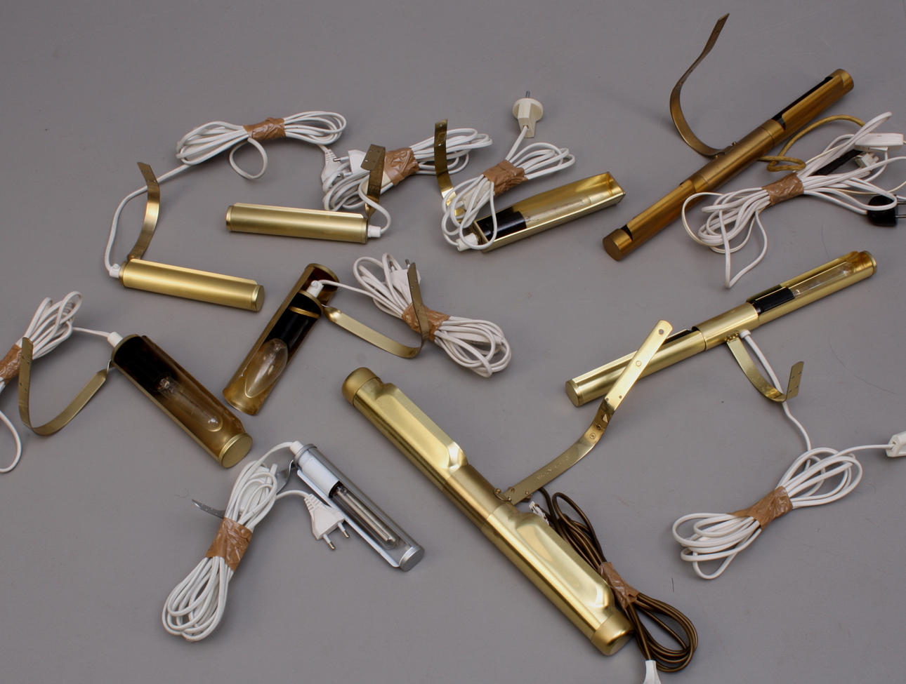 TAVELBELYSNINGAR, 9 st, metall.