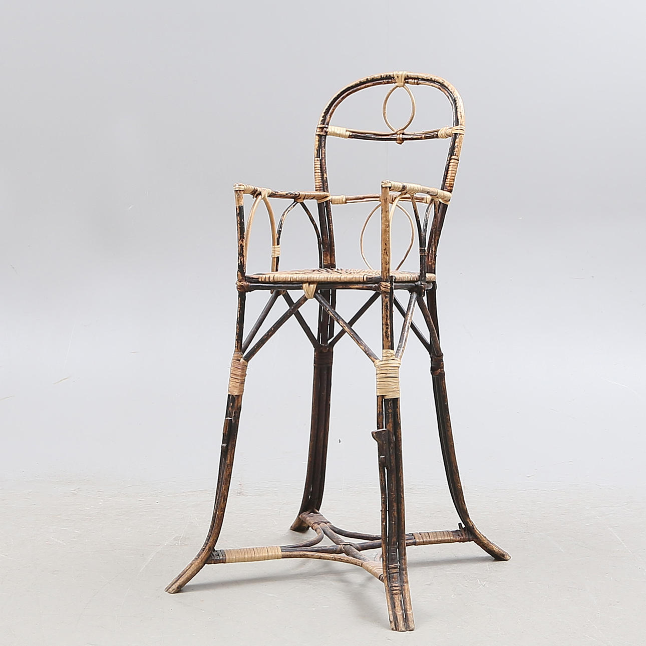 BARNKORGSTOL, sannolikt sekelskiftet 1900.