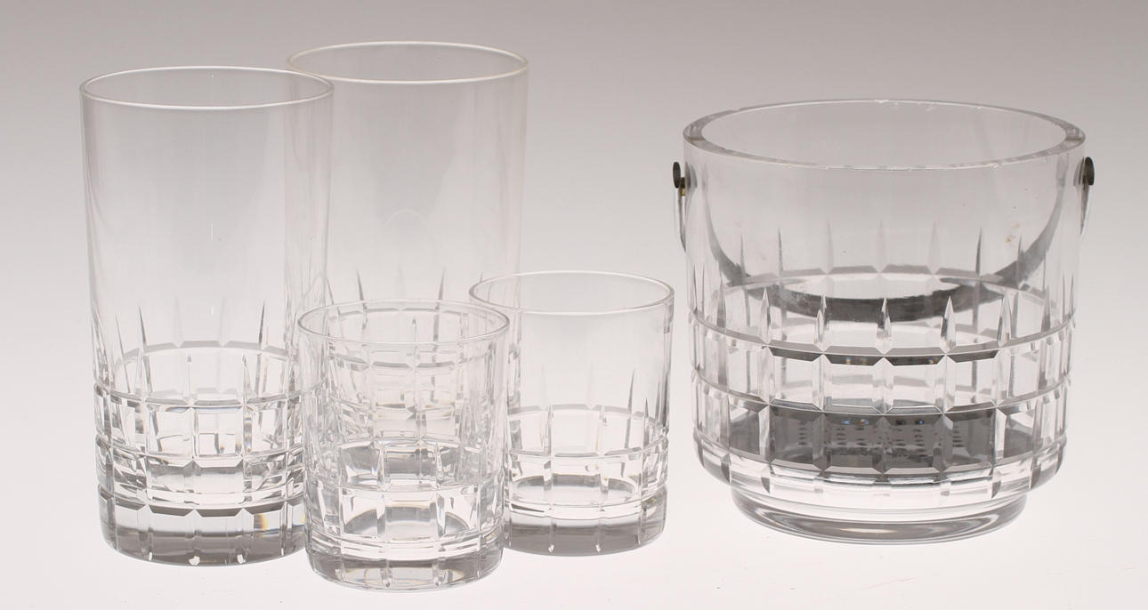 GLAS, 16 st, "City", Vicke Lindstrand, Kosta.