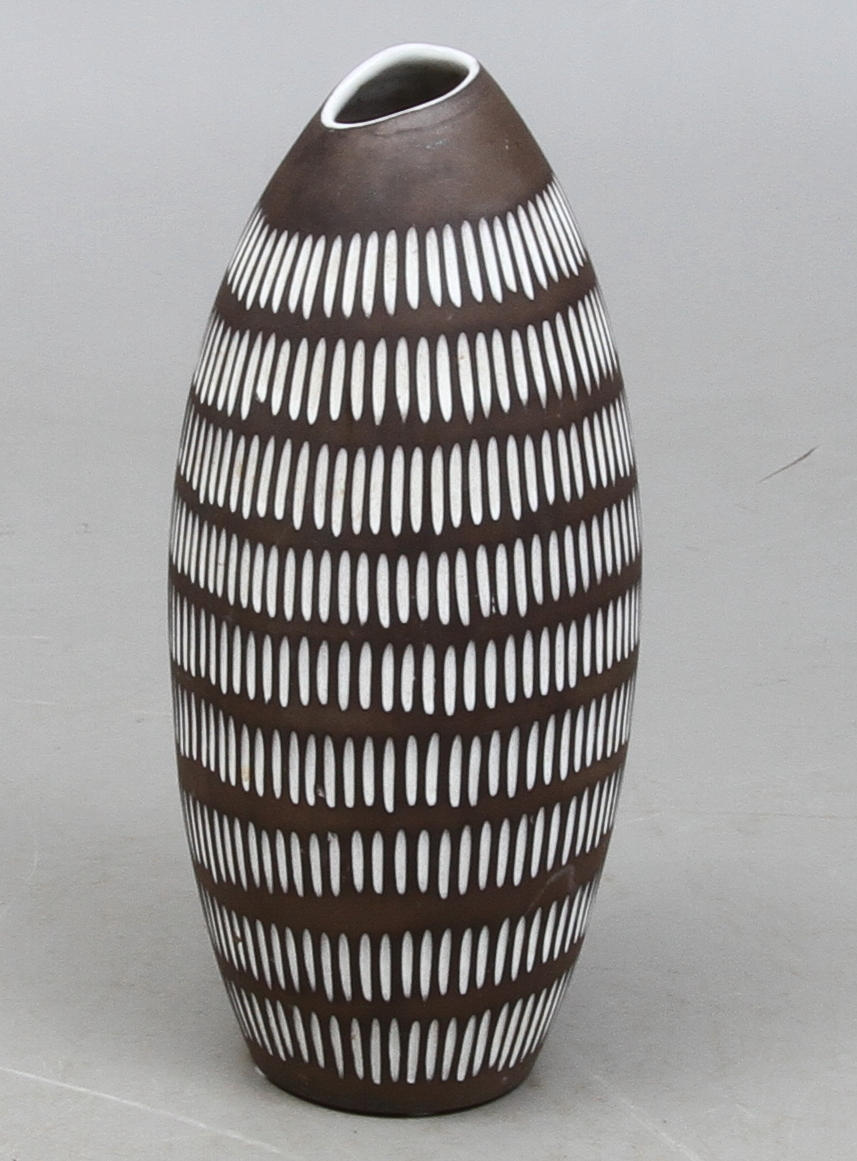 GOLVVAS, keramik "Negro" nr 2137, Ingrid Atterberg, Upsala Ekeby.