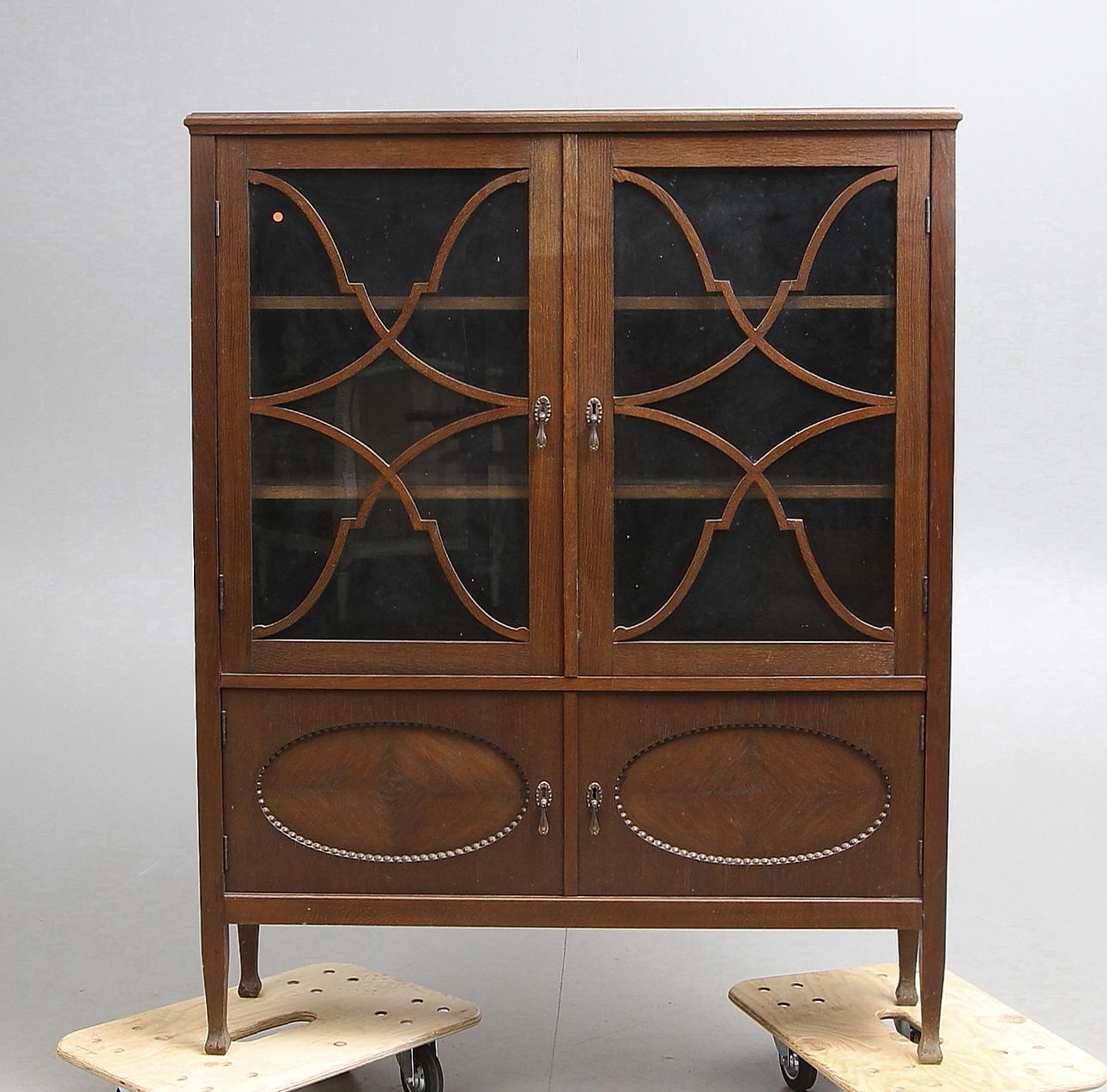 VITRINSKÅP, ek, 1930/40-tal.