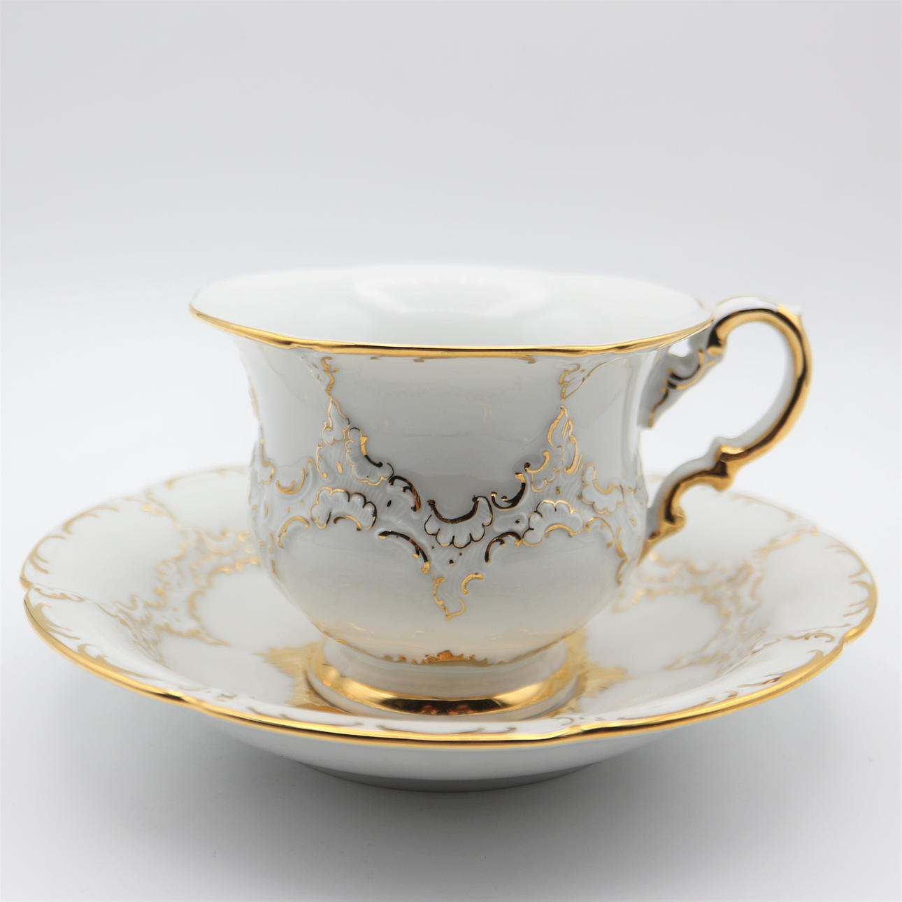 MEISSEN MAGNIFICENT CUP.