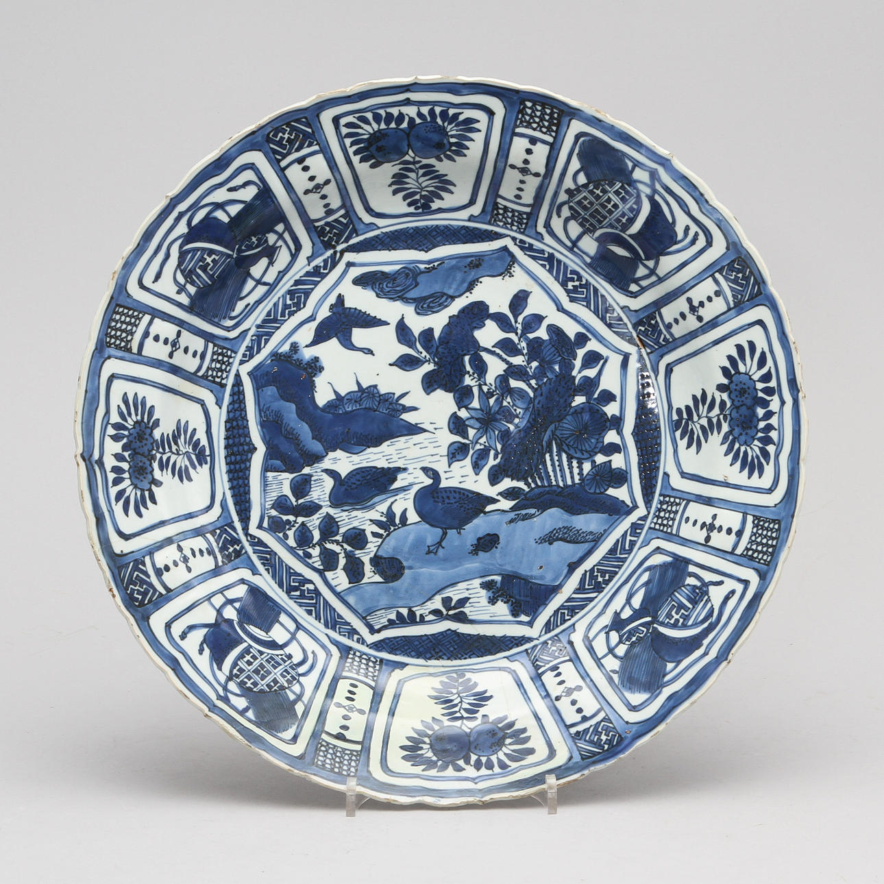 SKÅLFAT, porslin. Kina, Wanli (1572-1620).