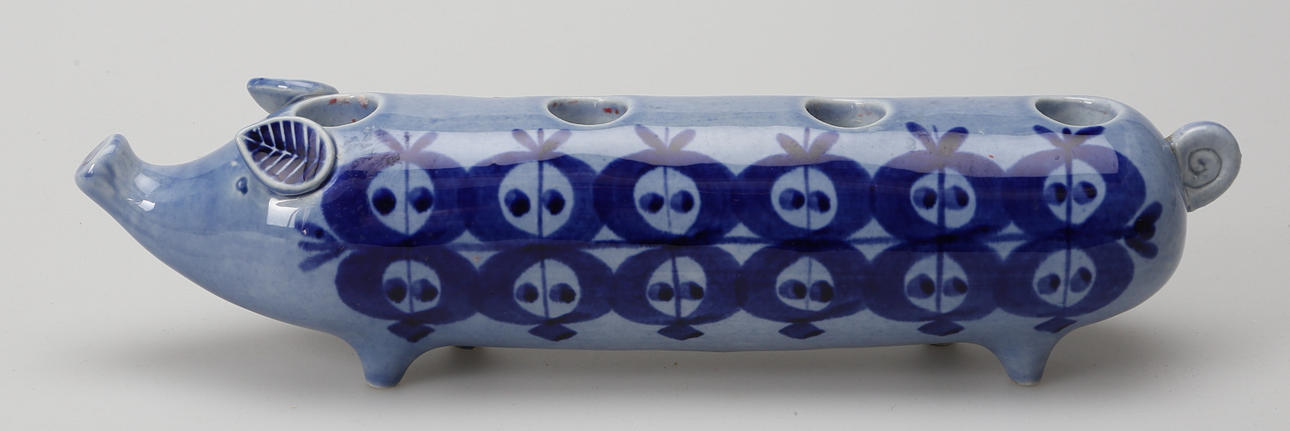 LISA LARSSON. Adventsljusstake, gris, keramik, Gustavsberg.