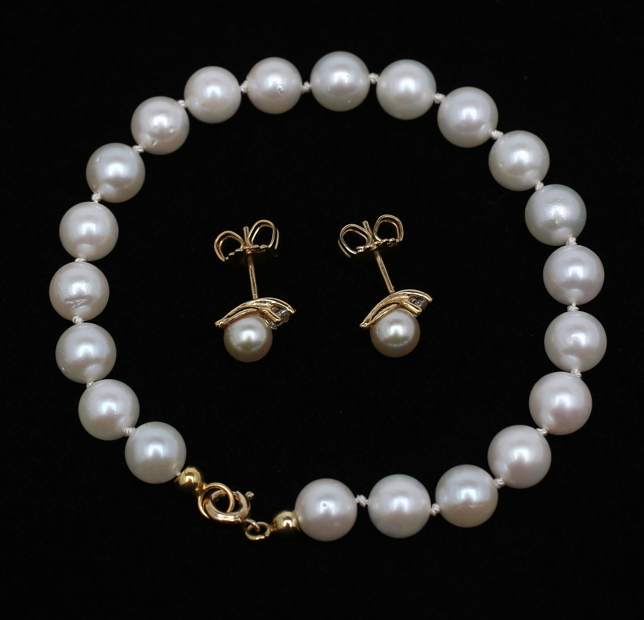 ARMBAND och ÖRHÄNGEN, saltvattenpärlor, förgyllt silver.