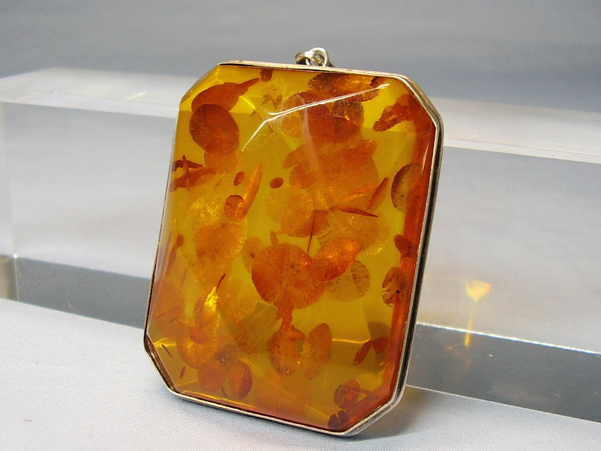 GROSSER BERNSTEIN ANHÄNGER SILBER.