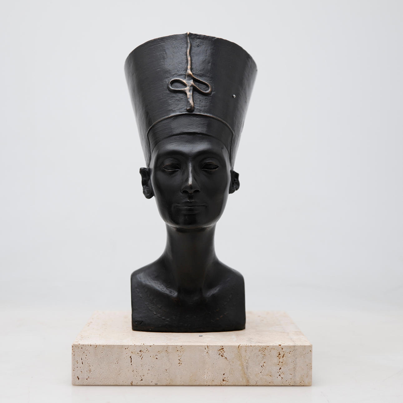 TUTMOSE. SEGÚN. Nefertiti.