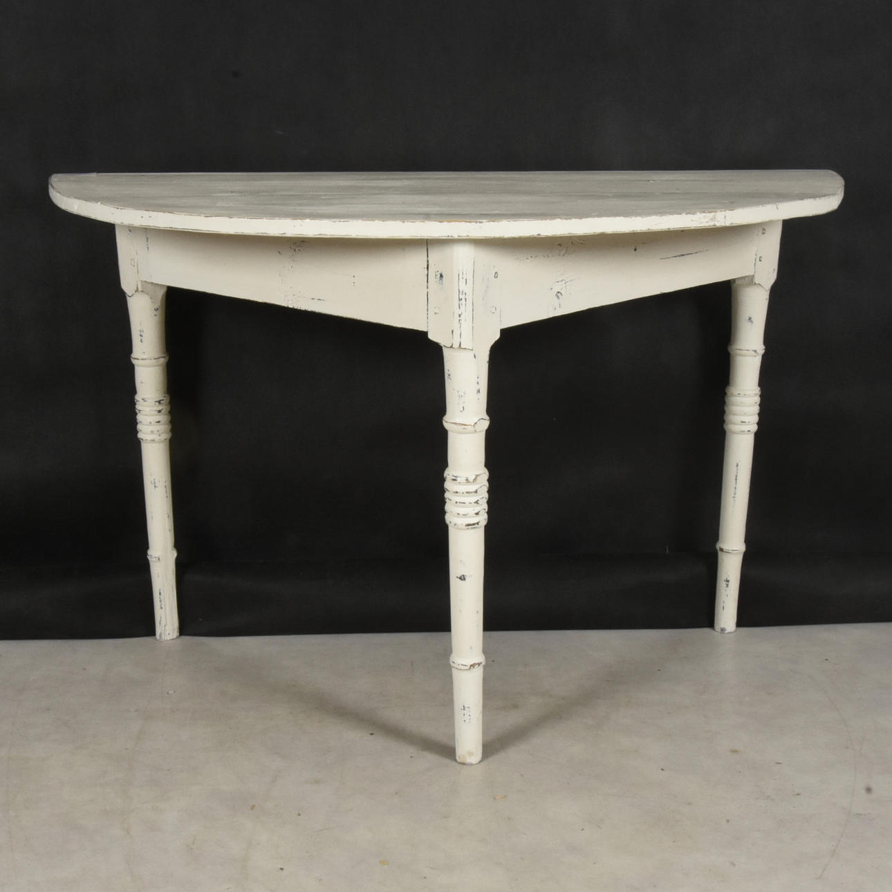 HALF-MOON TABLE, painted wood, 18/1900s.