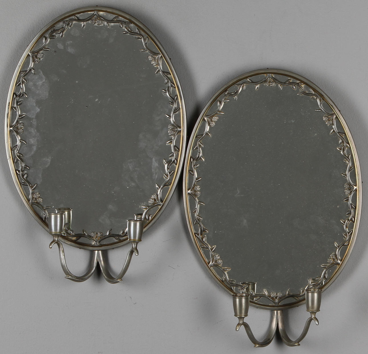 SPEGELLAMPETTER, ett par, Firma Svenskt Tenn, Stockholm, daterade 1928.