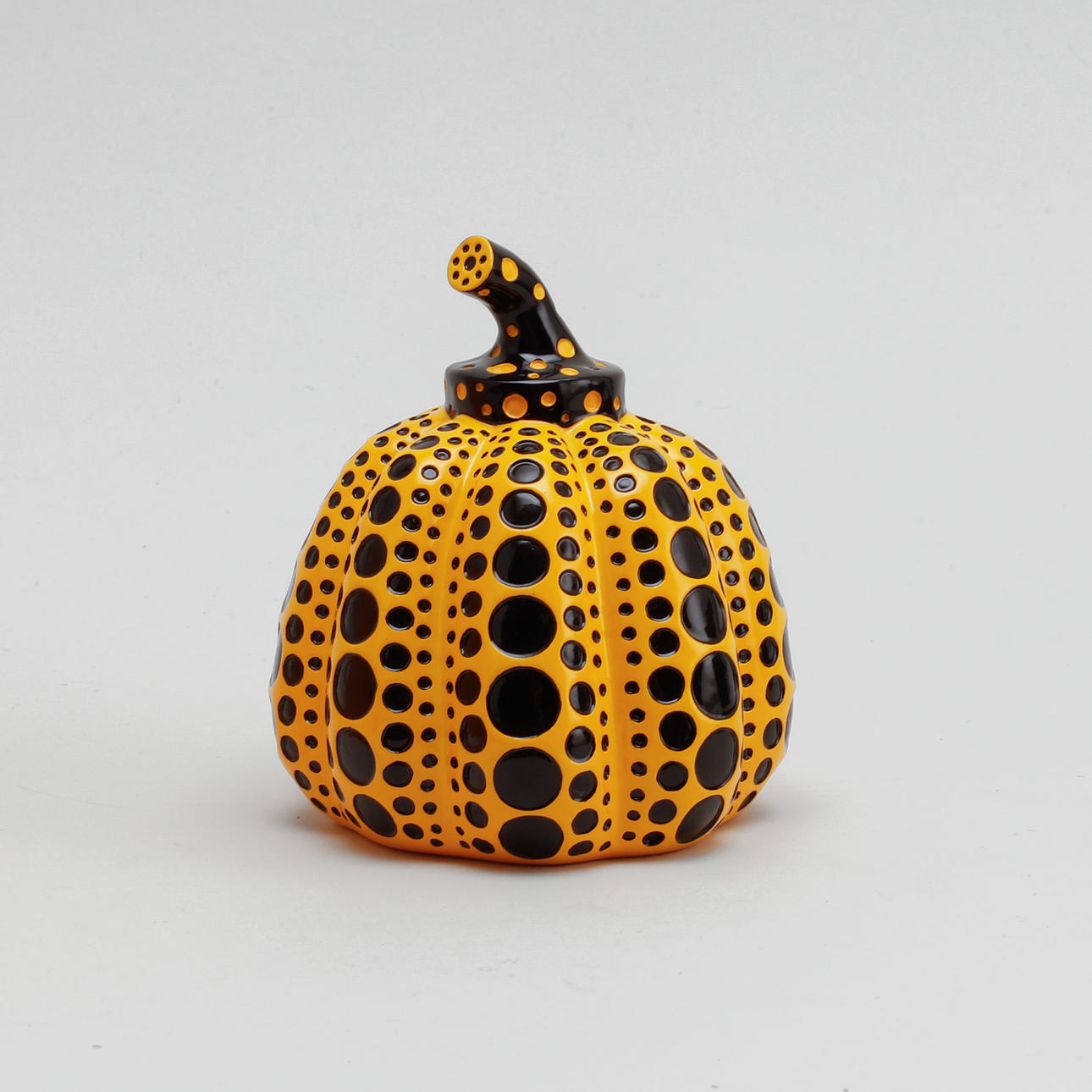 YAYOI KUSAMA, efter, objekt, "Pumpkin".