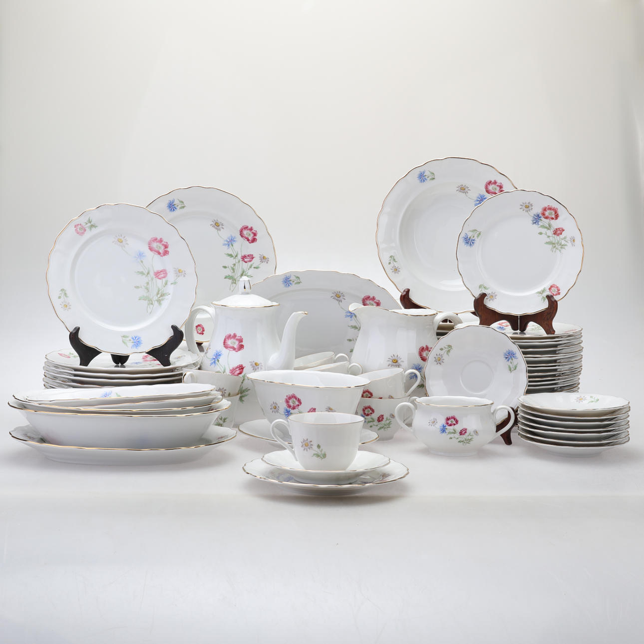 SERVIS,82 delar,porslin,med blommor, Rörstrand.