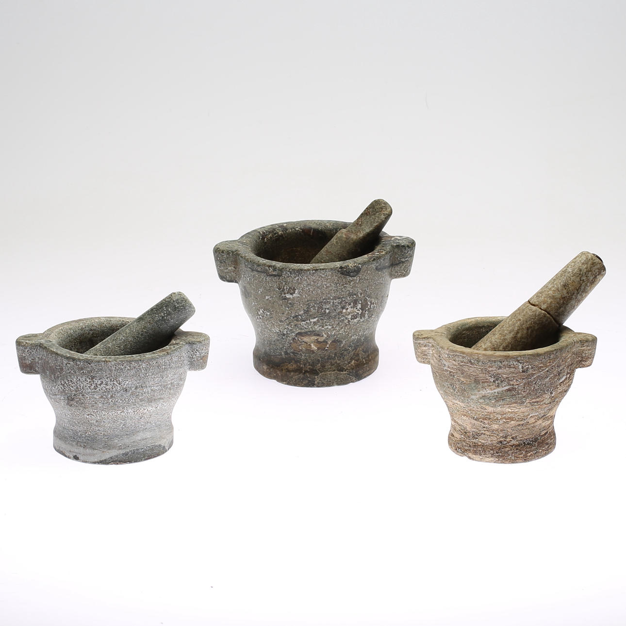 MORTLAR, 3 st, marmor, 1900-tal.