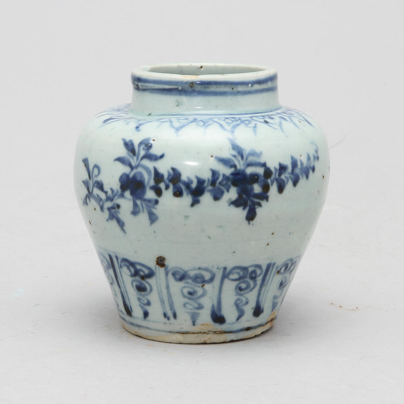 KRUKA, porslin, Kina, Ming, 1400/1500-tal.