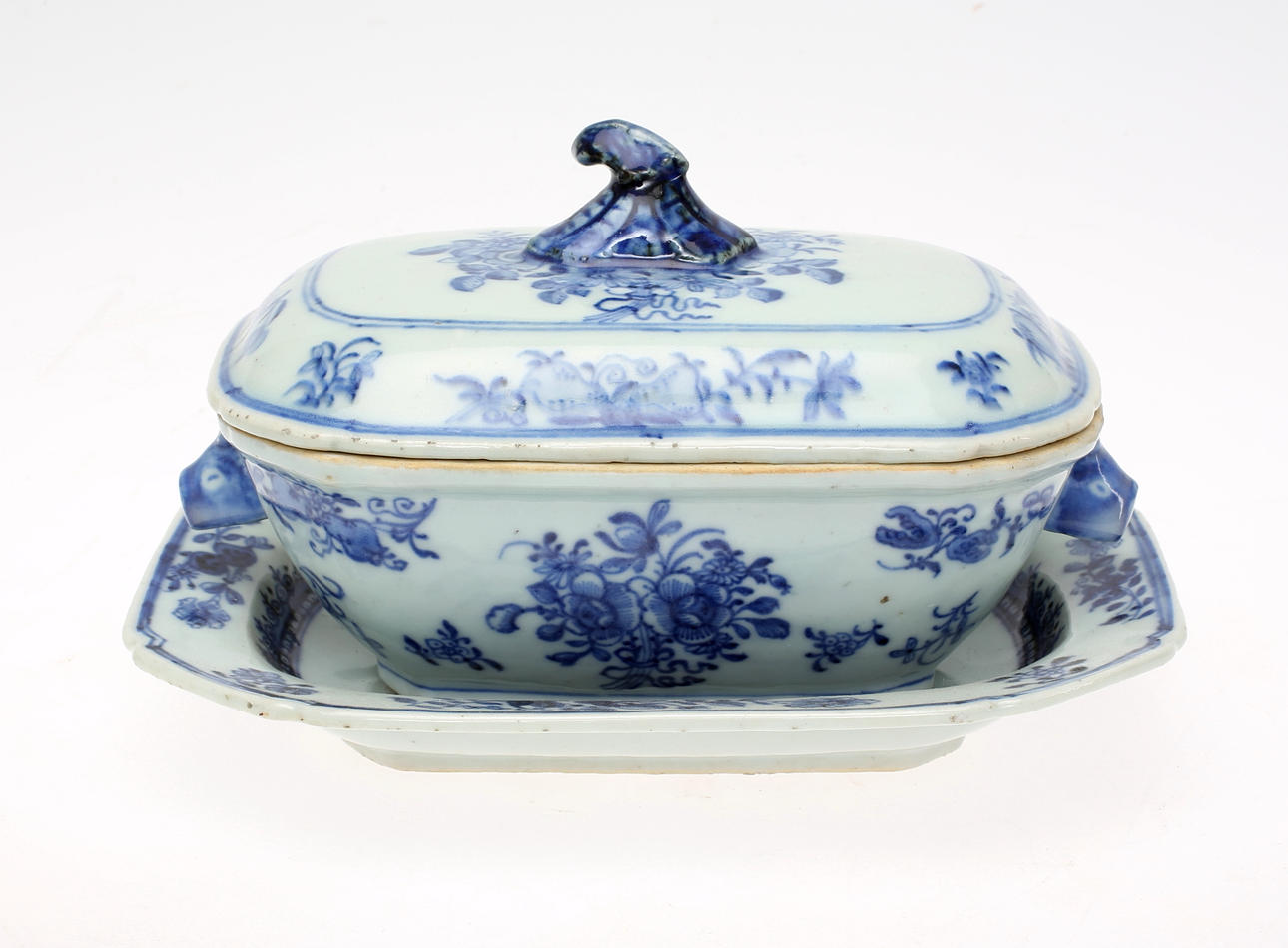 SMÖRTERRIN med fat, Kina 1700-tal, Kompaniporslin.