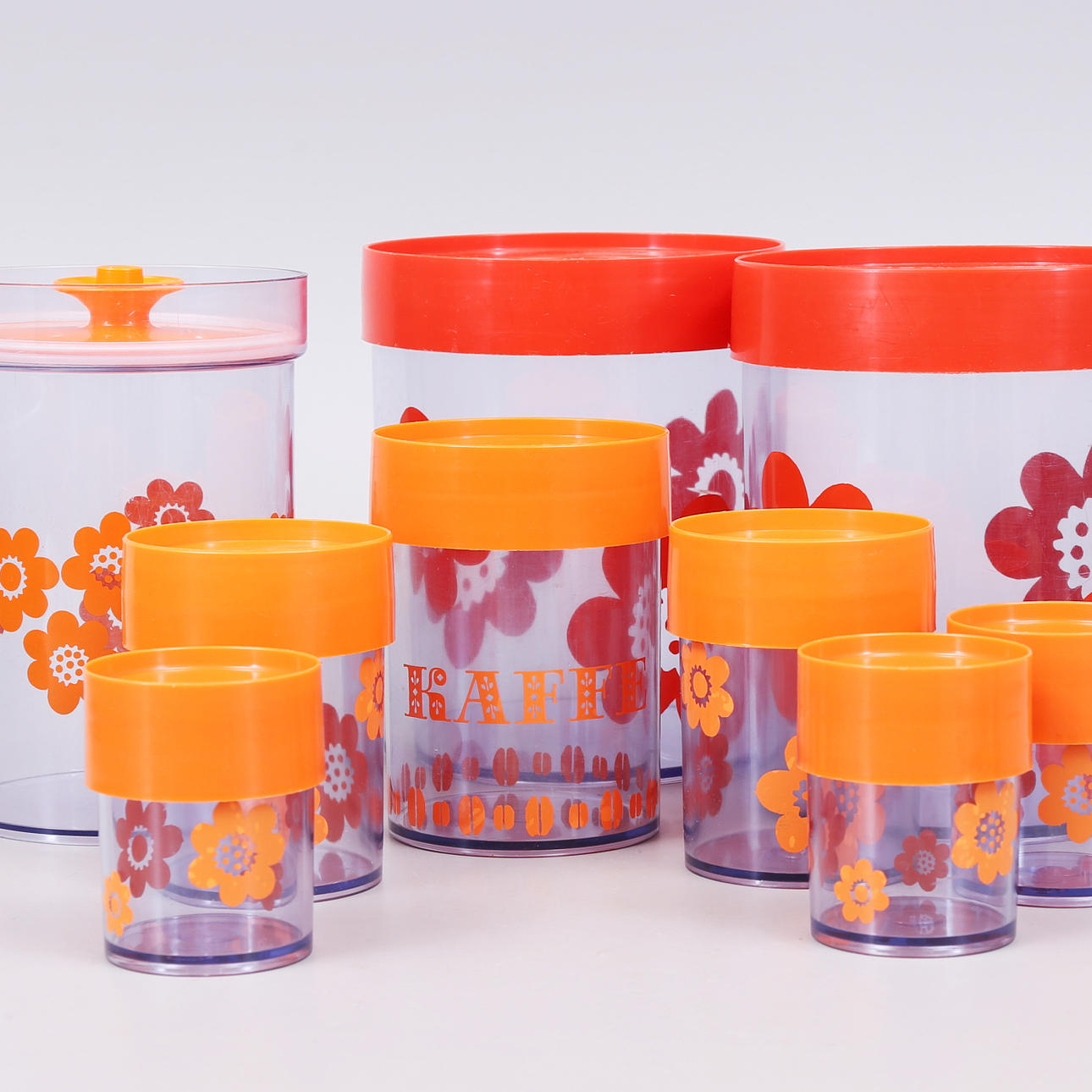 ERIK KOLD. Dåser, 9 stk, plast.