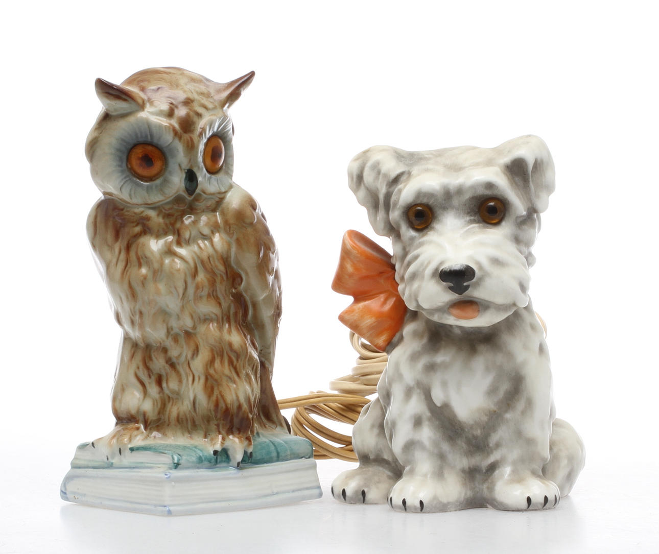 BORDSLAMPOR, 2 st, porslin, Bl a Goebel, Omkring 1900-talets mitt.