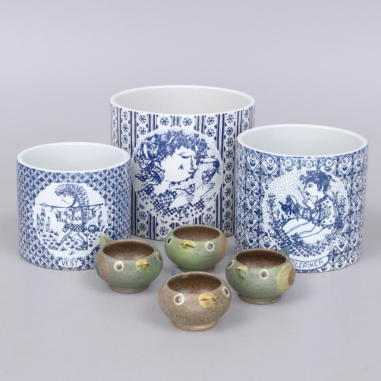 ÜBERTÖPFE, EIERBECHER, 7 Teile, Björn Wiinblad, Nymölle, Dybdal, Dänemark.