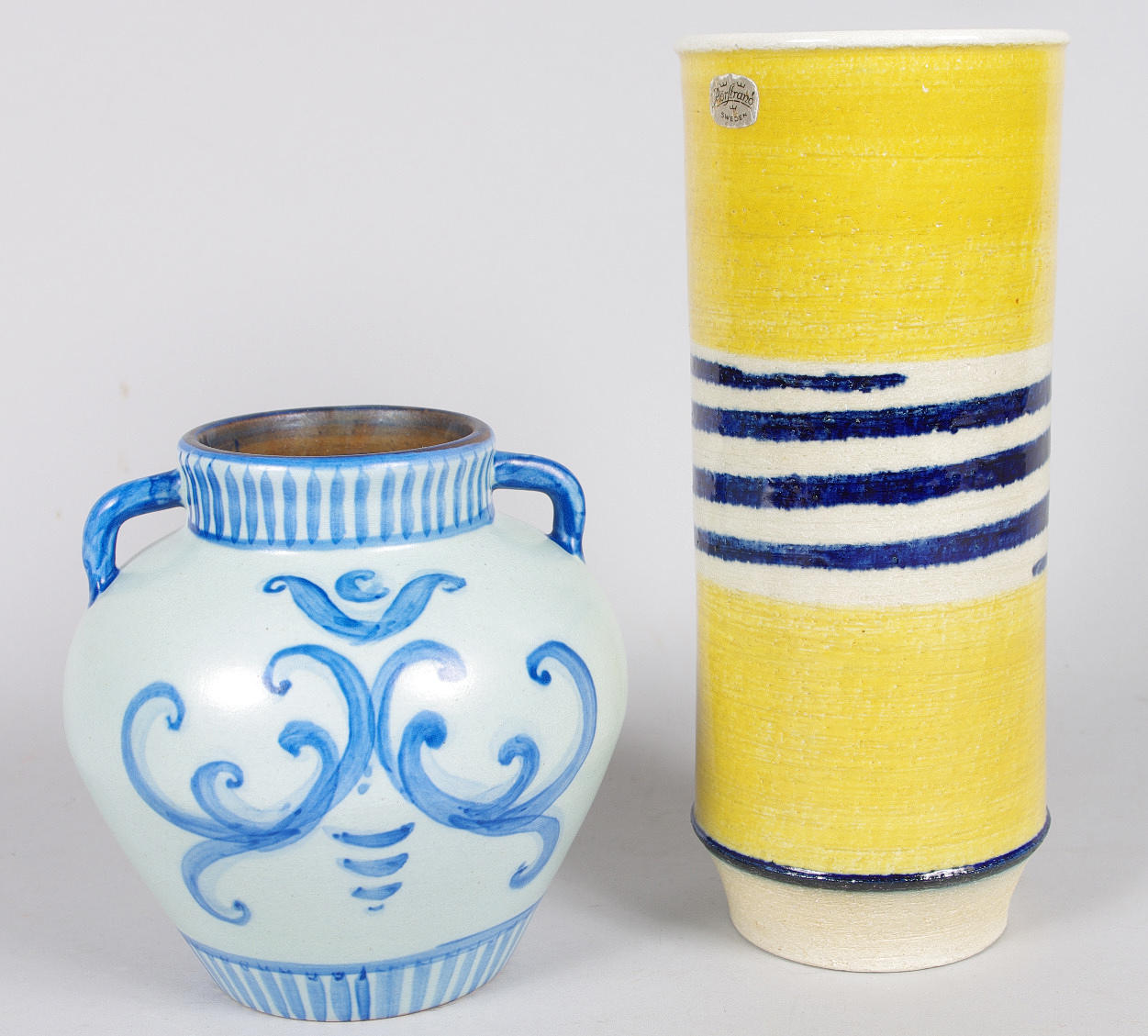 KERAMIKVASER, 2 stycken, Sylvia Leuchovius Rörstrand samt Uppsala-Ekeby.