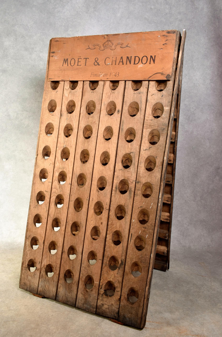 CHAMPAGNE PUPITRE PARA Moët & Chandon.