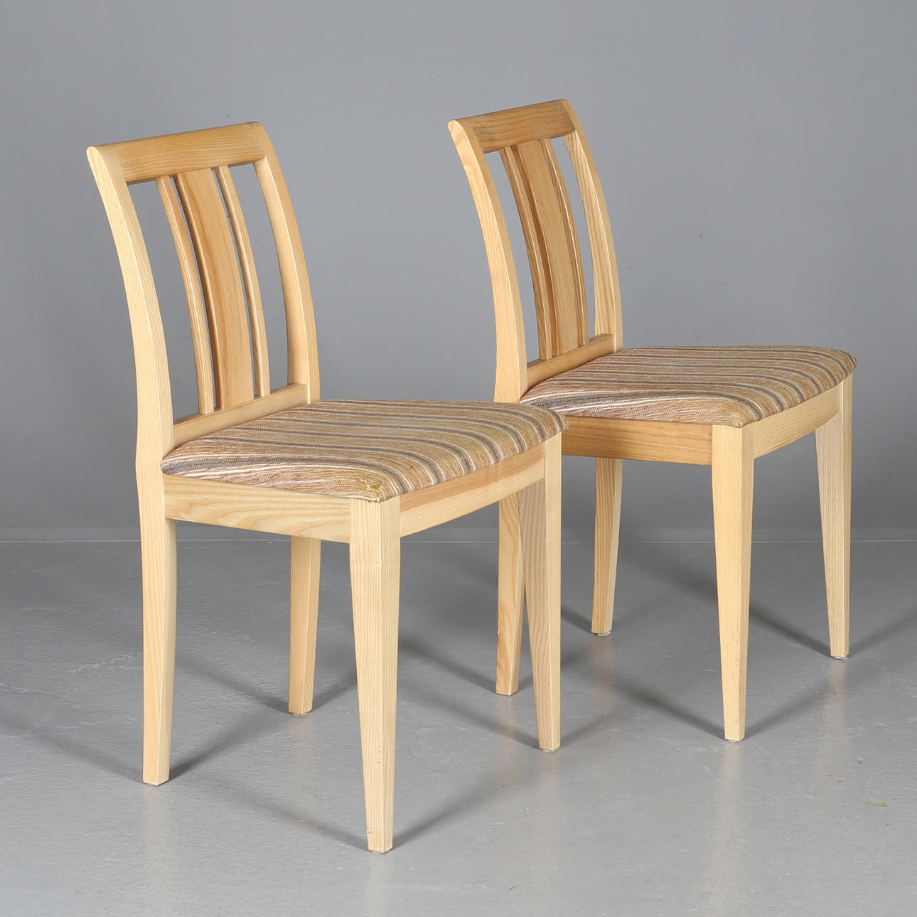 STOLAR, ett par, bok, brännmärkta, 1900-talet.