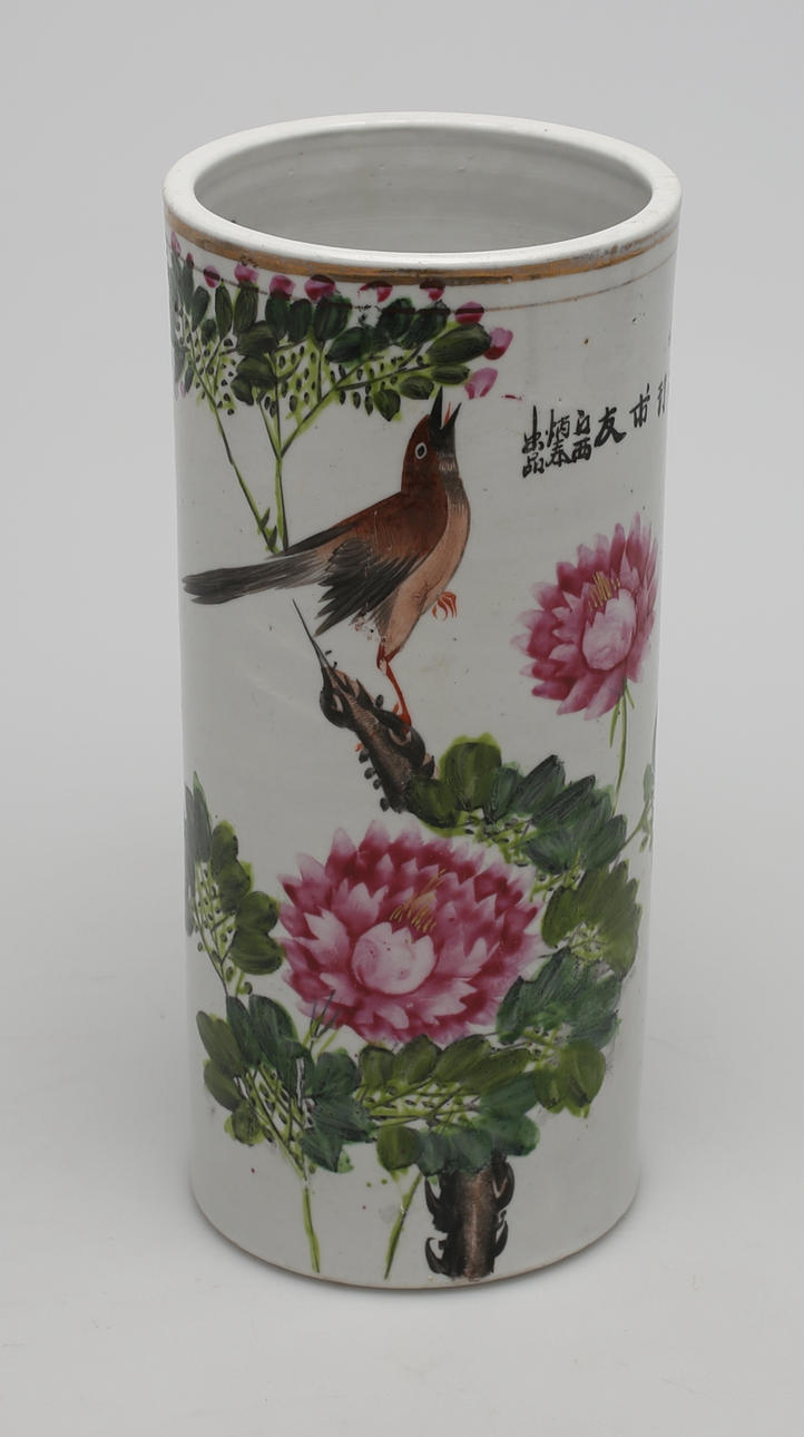 PENSELVAS, porslin, Kina, 1900-tal.