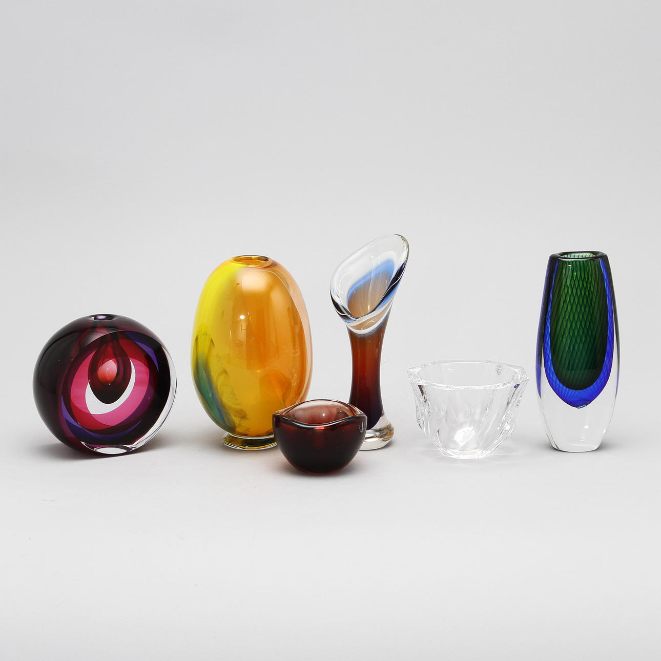 GLASFÖREMÅL, 6 delar, skålar och vaser.