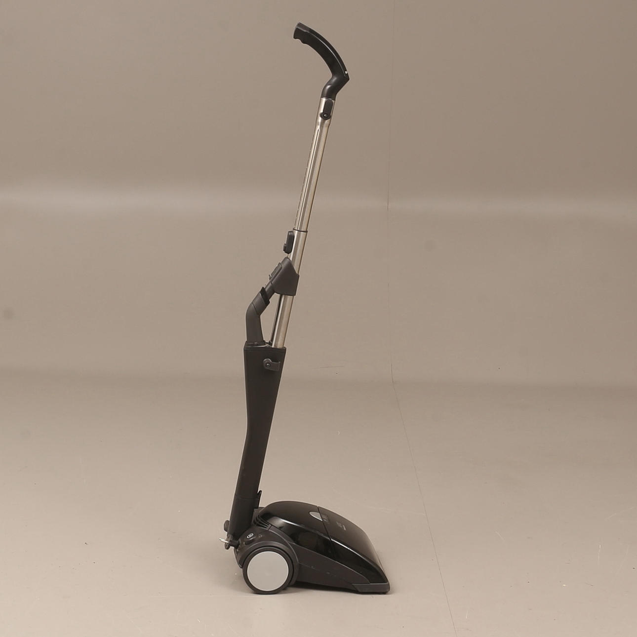 ASPIRADORA, Miele Art, años 2000.