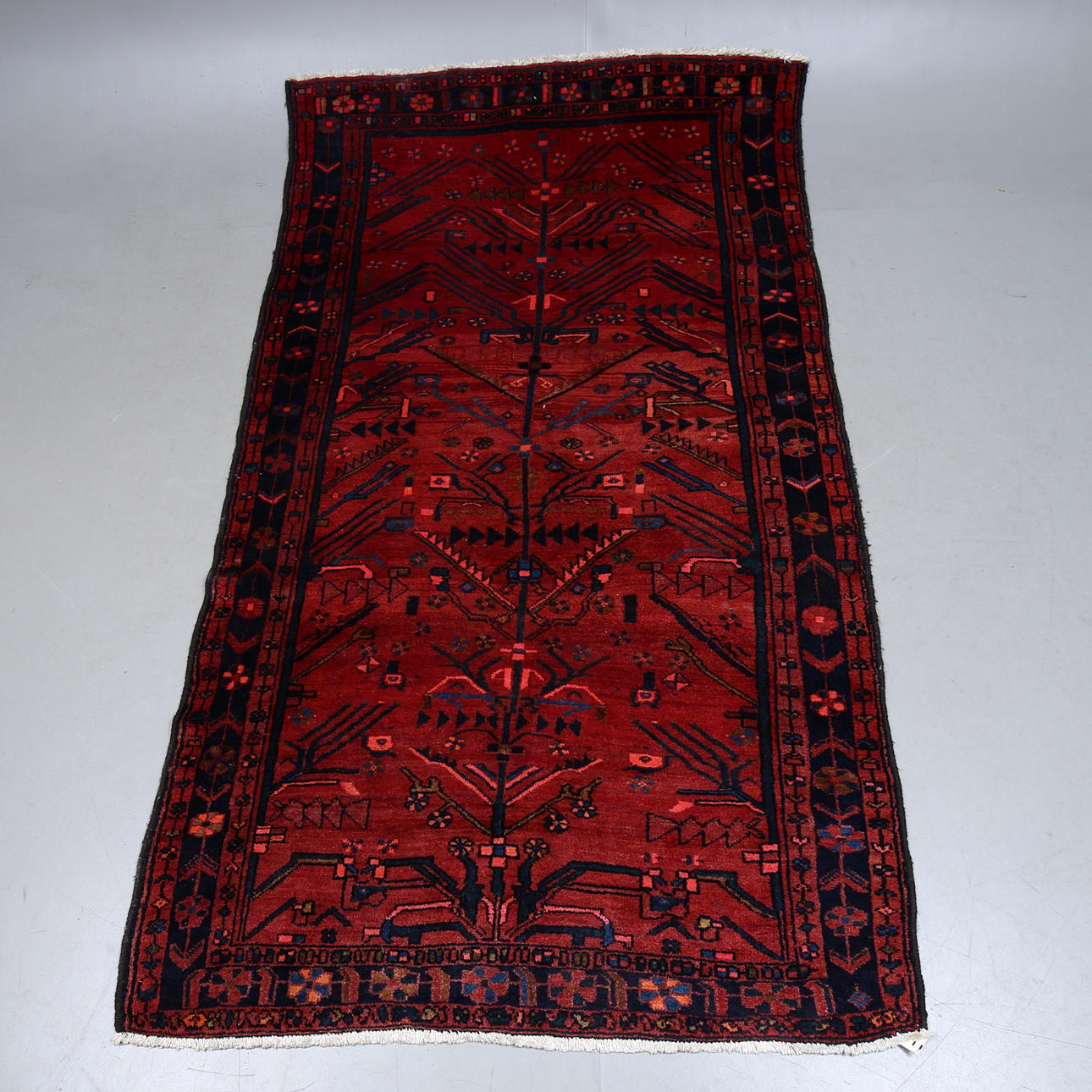 CARPET, oriental, approx. 247 X 139 cm.