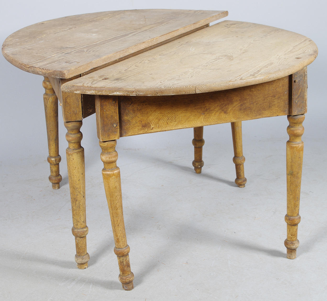 HALVBORD, 2 dele, fyrretræ, 1800-tallet.