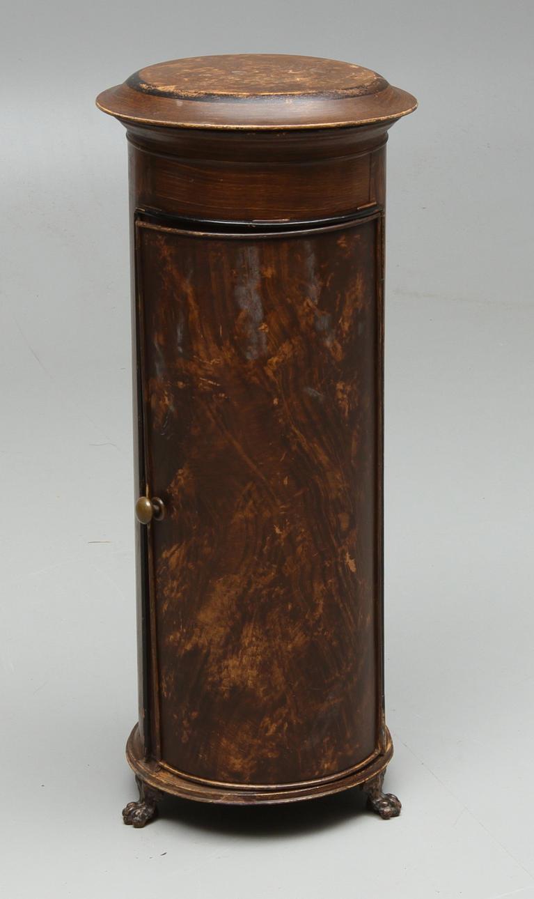 KOMMOD, plåt, omkring 1900.