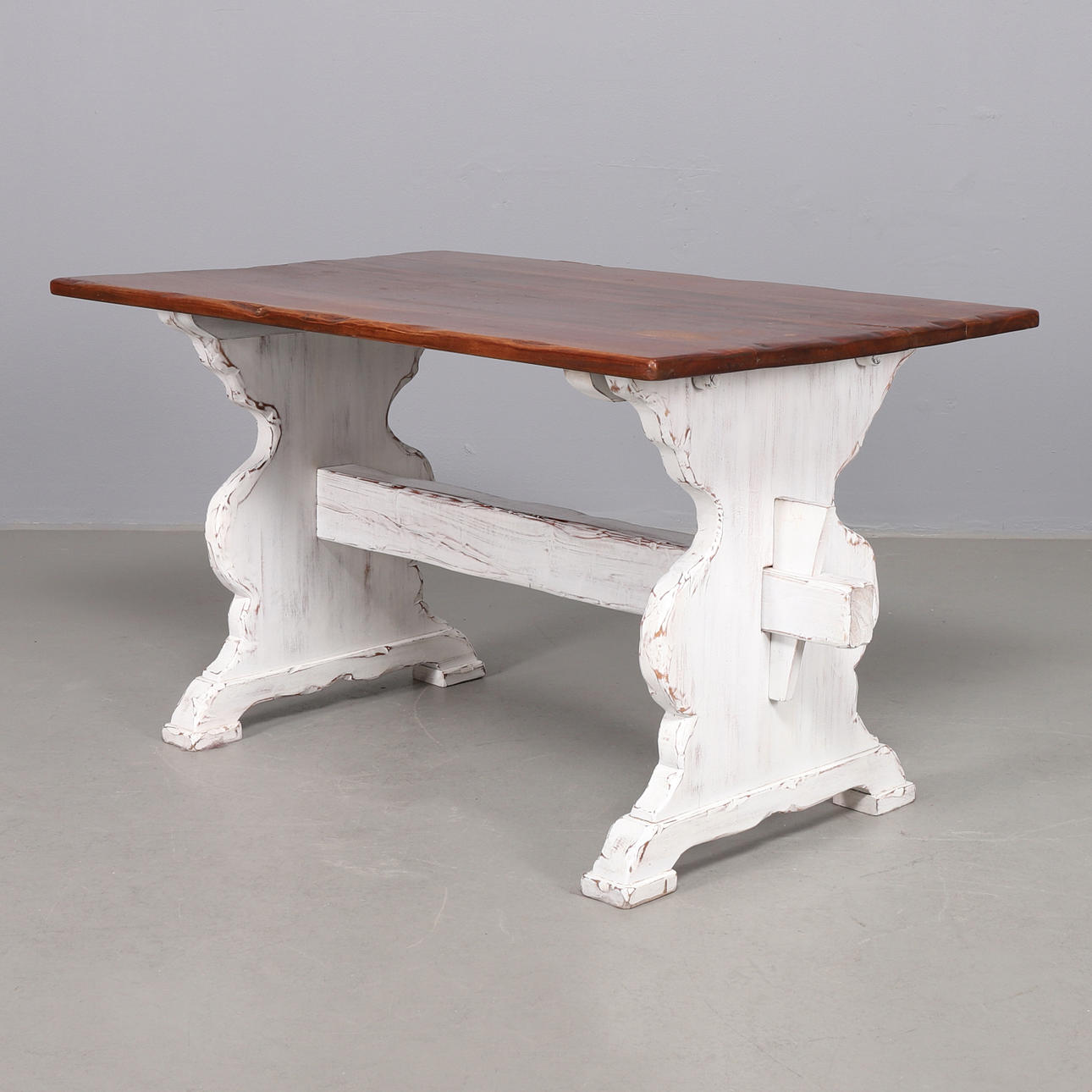 BOCKBORD, mahogny, nyare tillverkning.