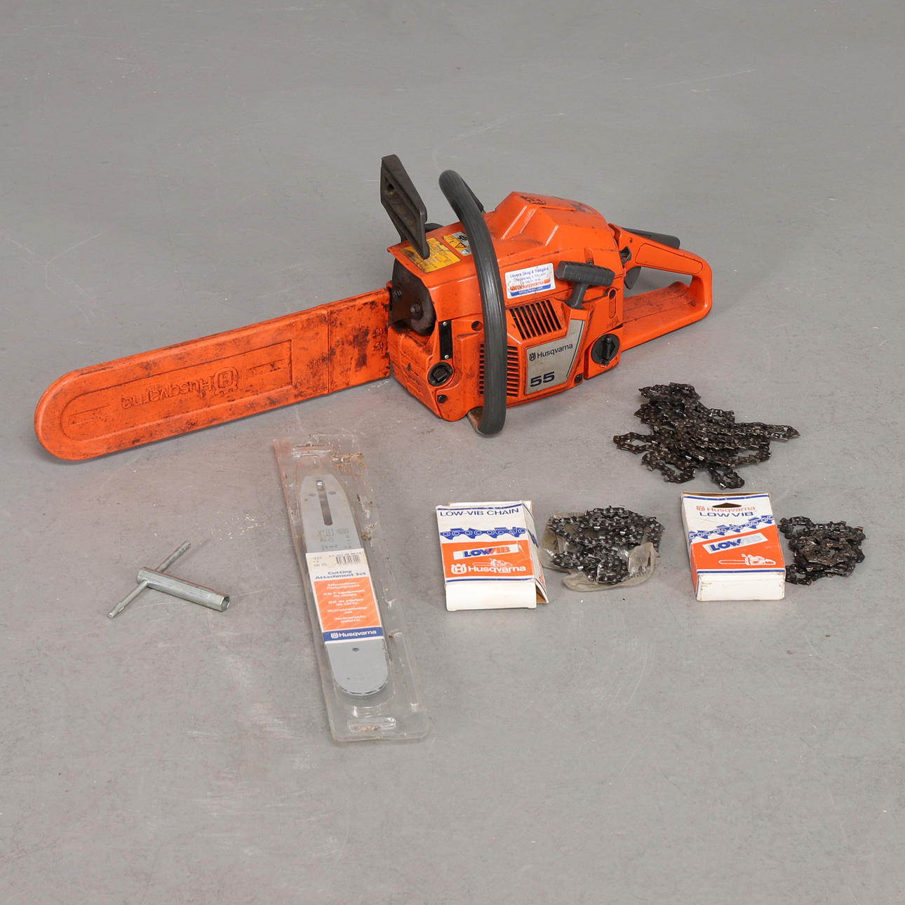 MOOTTORISAHA, Husqvarna 55 ja tarvikkeet.