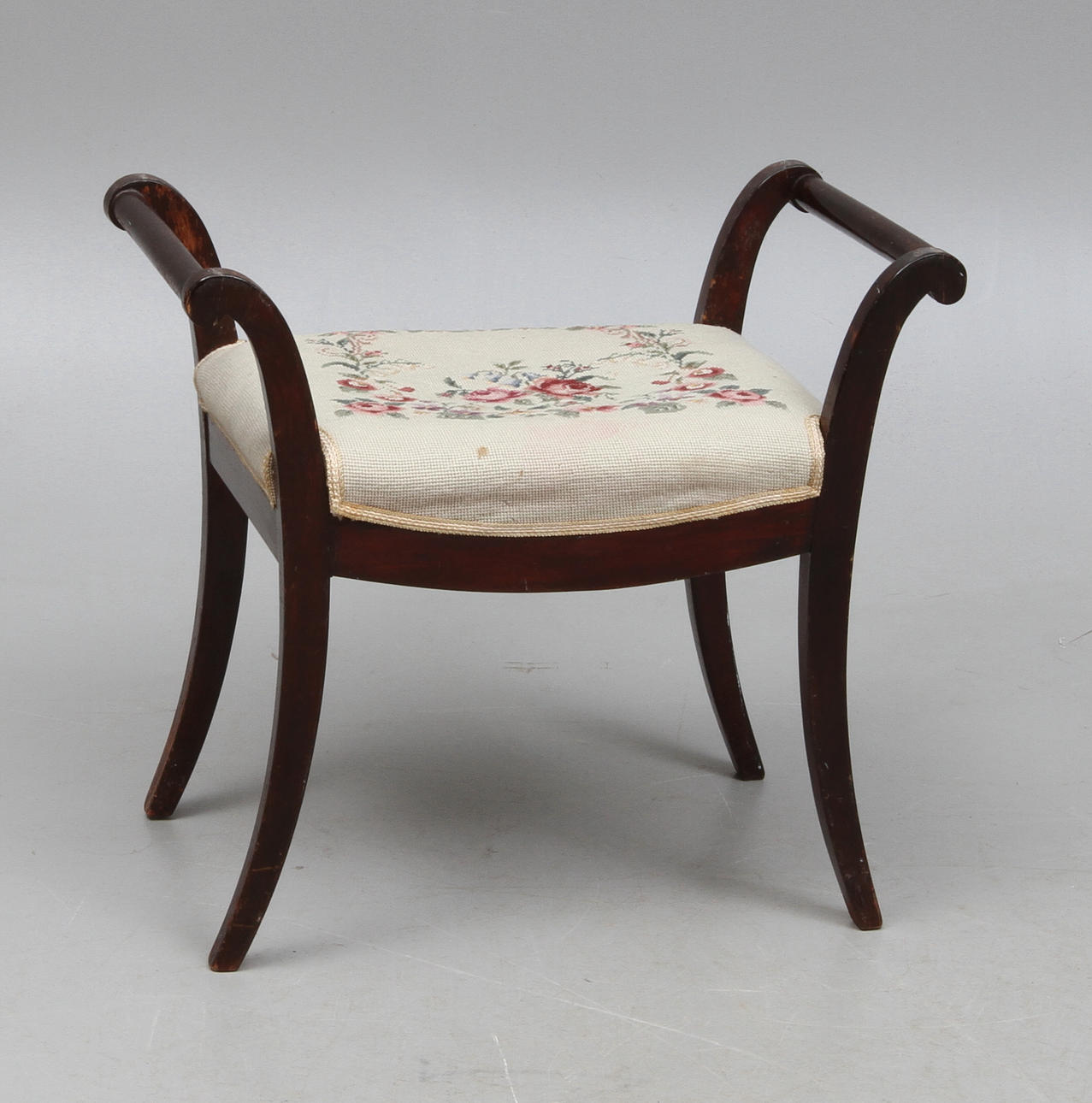 TABURETT, 1900-talets början.