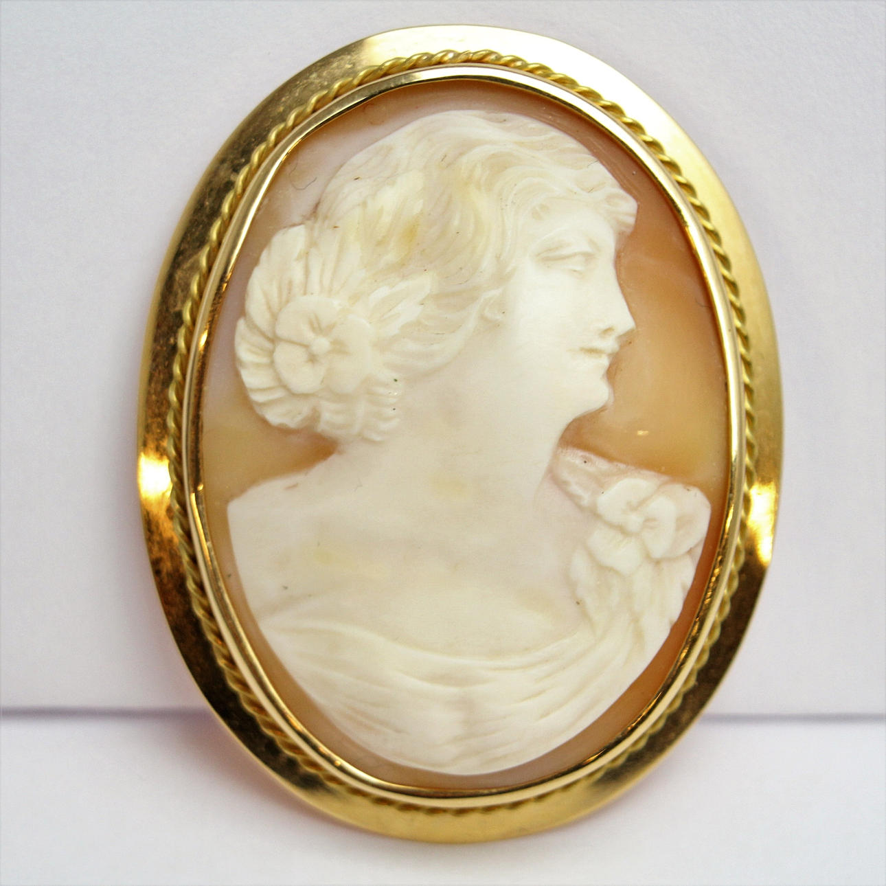 PENDANT/BROOCH WITH CAMÉ 18K.