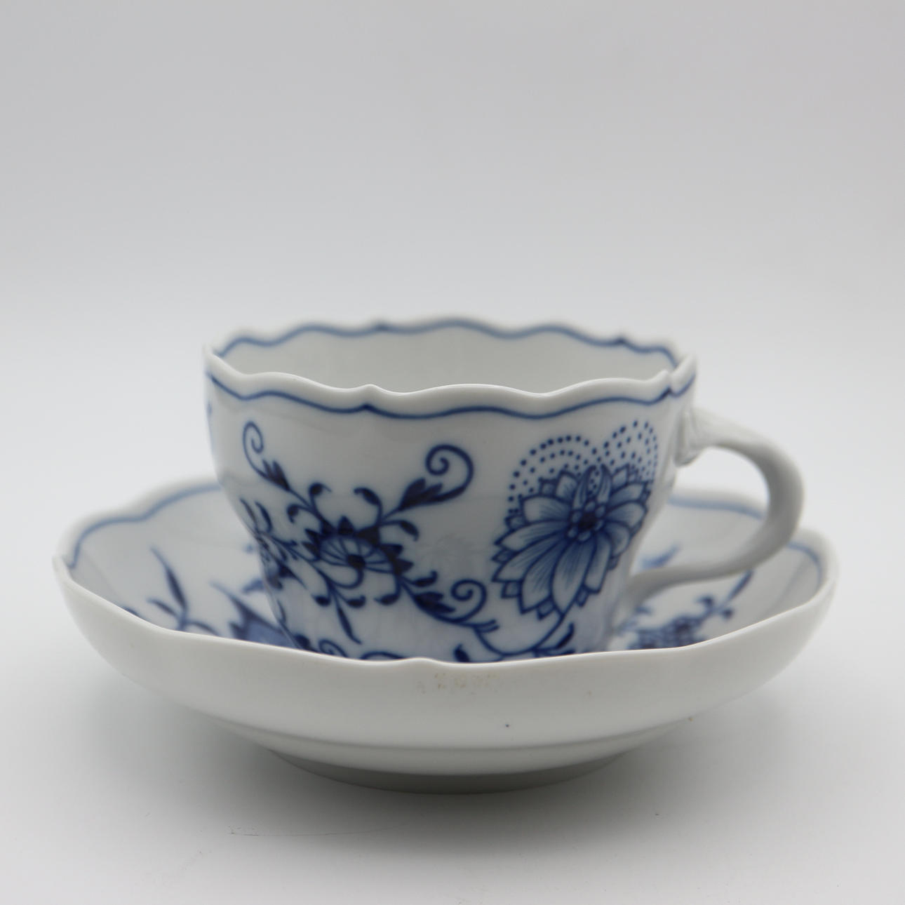 MEISSEN TASSE ZWIEBELMUSTER.