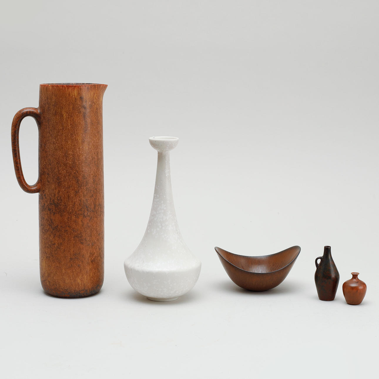 OBJETOS DE GRES, 5 piezas, Rörstrand y Höganäs.