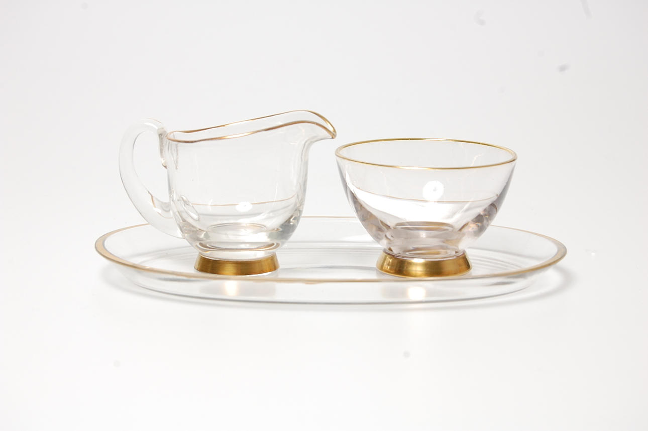 SOCKERSKÅL, GRÄDDKANNA, BRICKA, glas Arthur Percy.