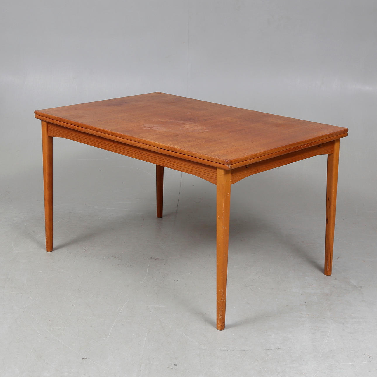 RUOKAPÖYTÄ, 1960-luku.