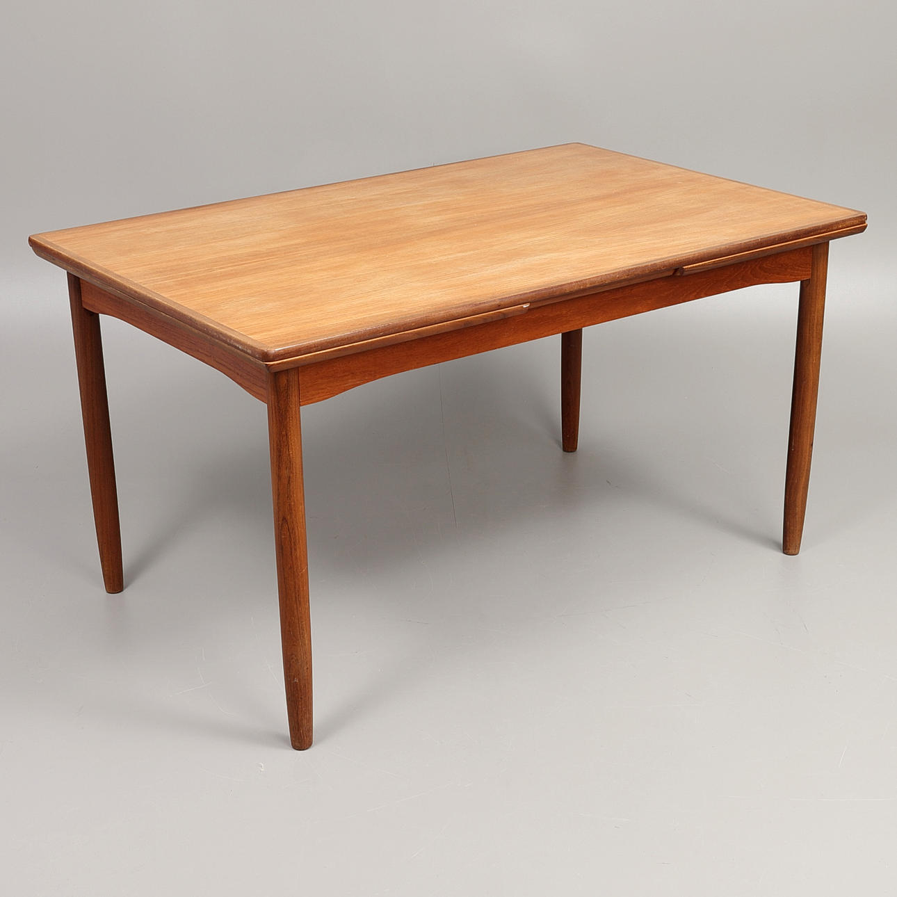 SPISEBORD, 1960'erne, teaktræ, med udtræksplade.