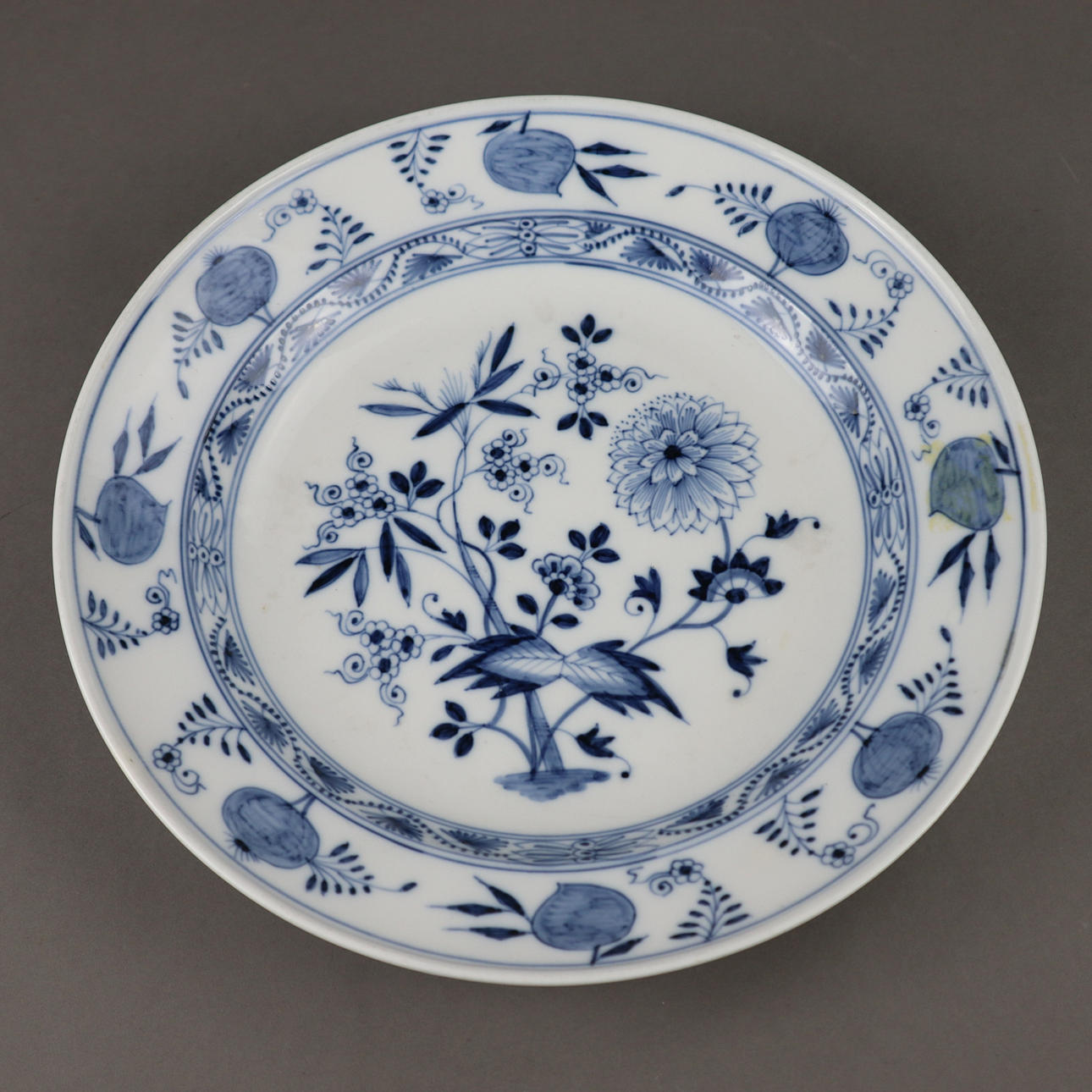 --TELLER - MEISSEN, Marcolini-Zeit, Zwiebelmuster.