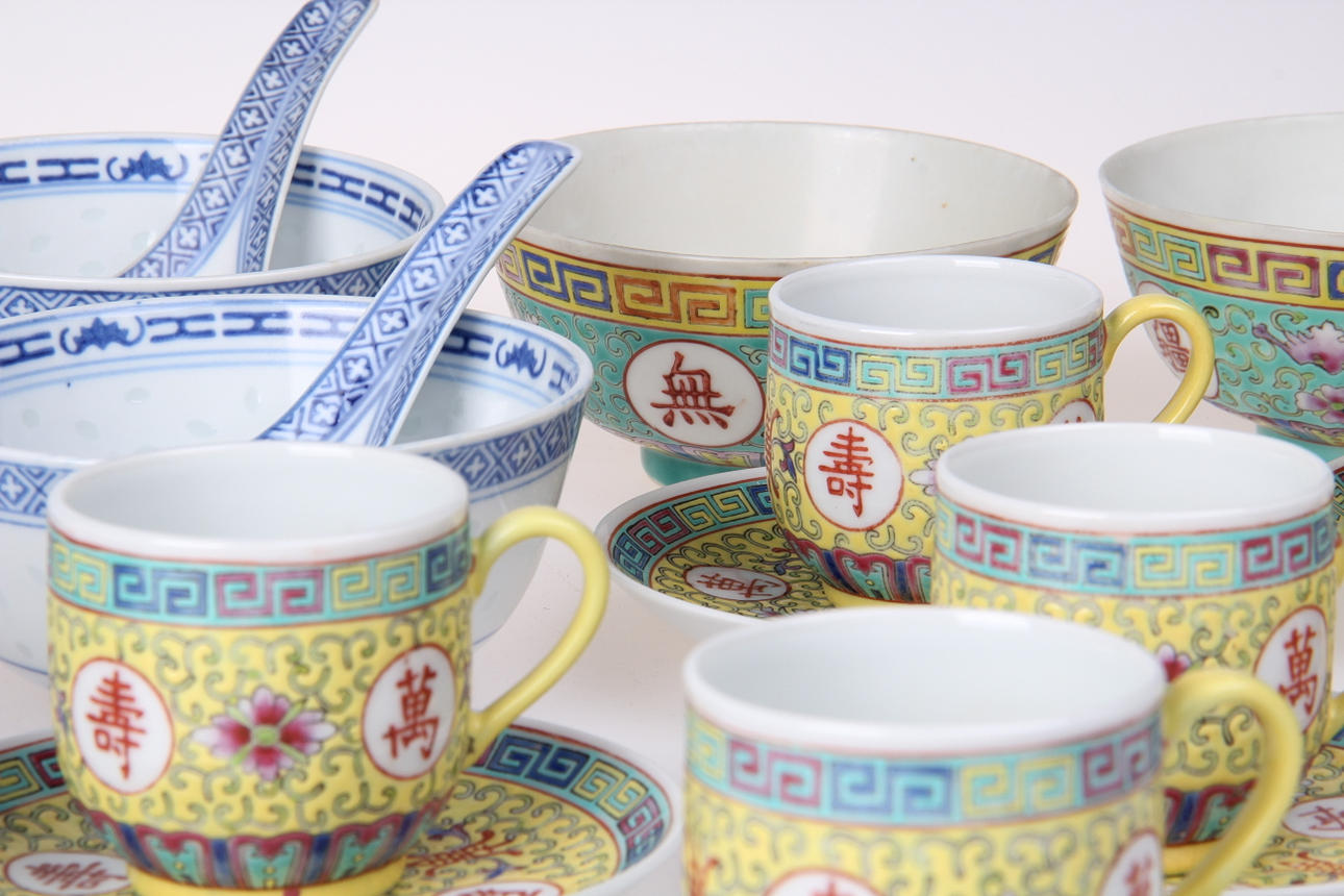 RISSKÅLAR, skedar samt kaffeservis, 28 delar, Kina, 1900-talets andra hälft.