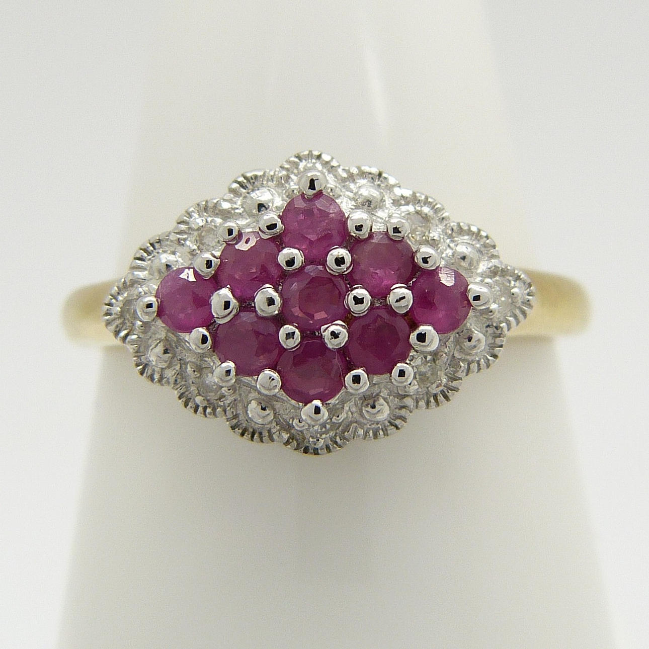 RUBIN & DIAMANT KLUSTER RING.