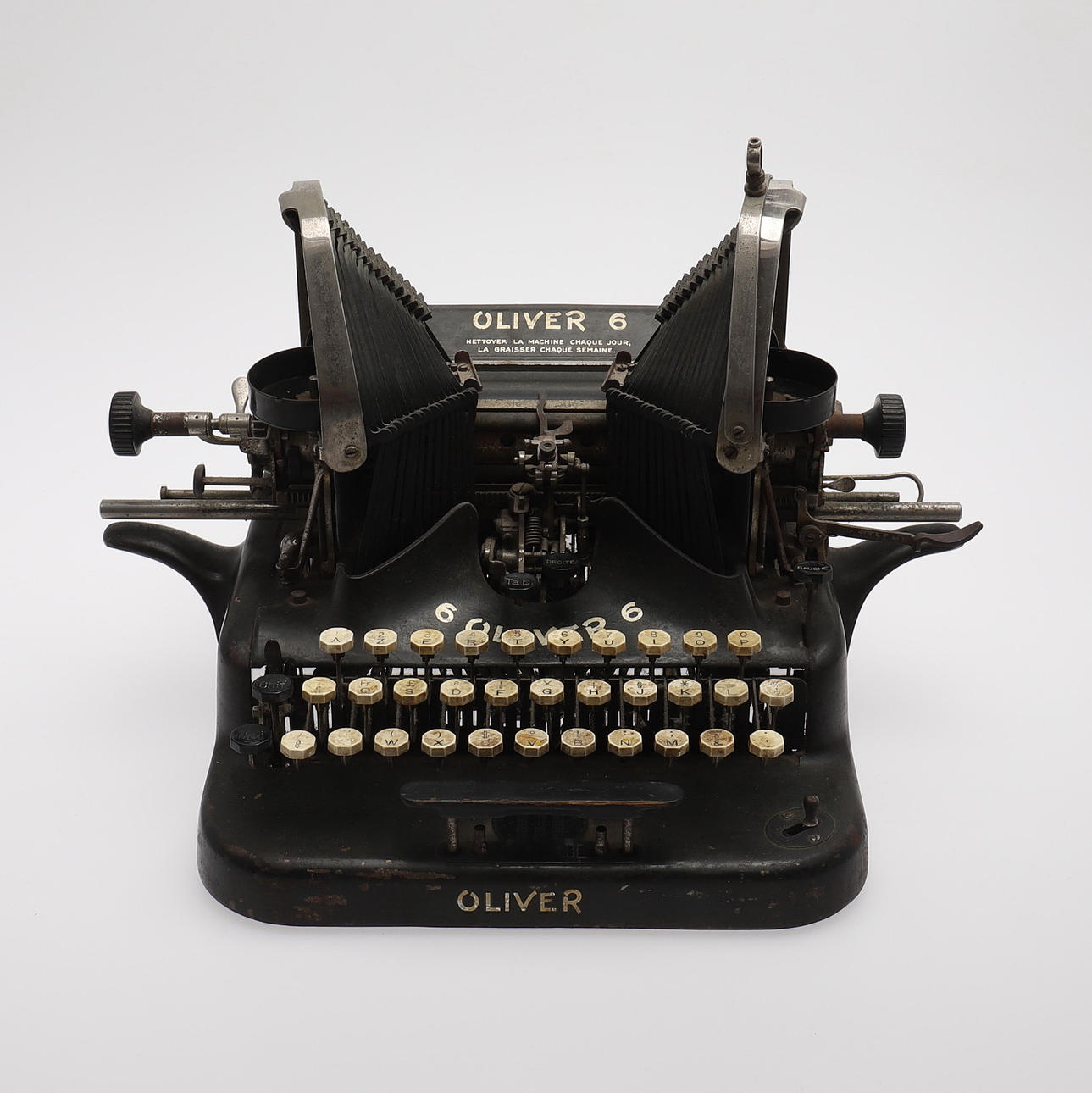 TYPEWRITER, "Oliver 6", so-called. batwing, circa 1910.