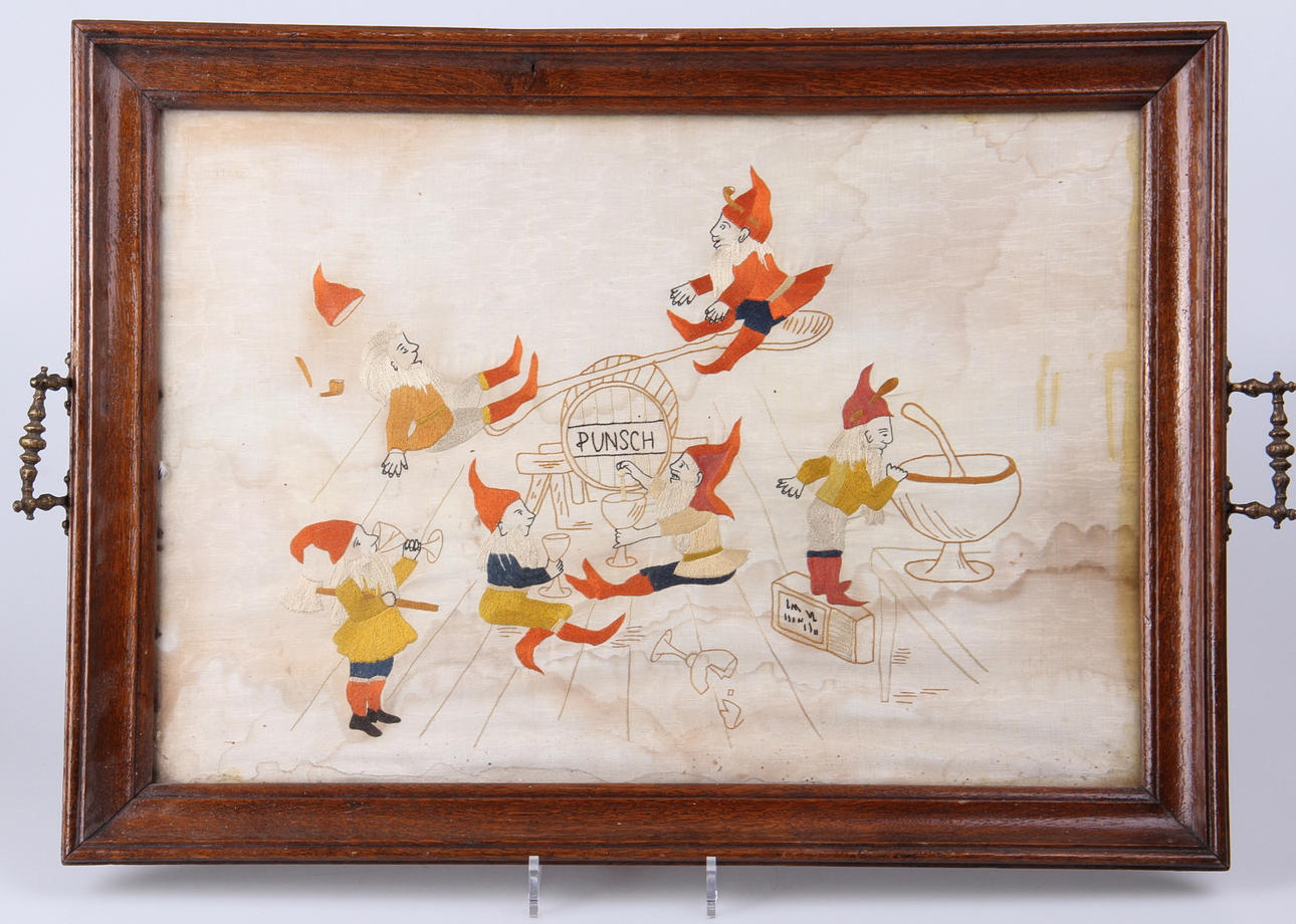 SERVERINGSBRICKA, trä och glas.