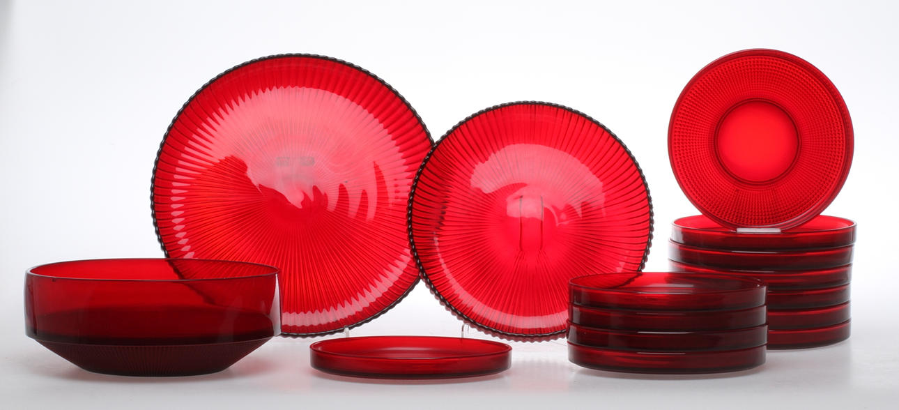 PARTI GLAS, 15 delar, röd glasmassa, 1900-tal.