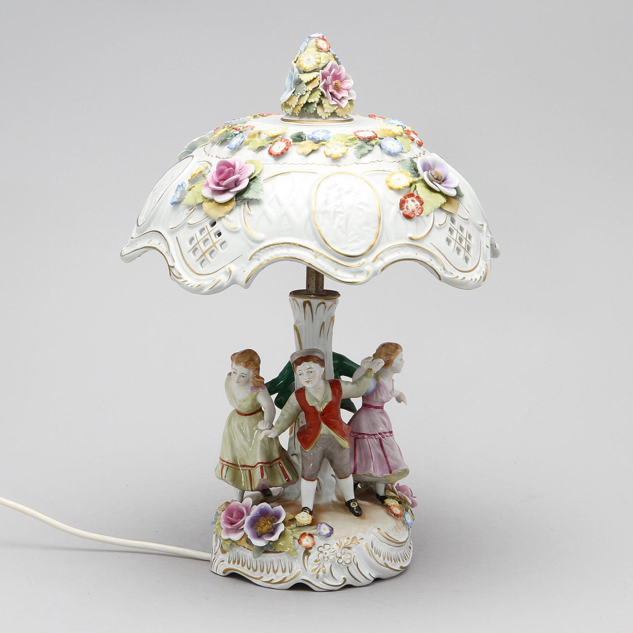 BORDSLAMPA, porslin, Porcelain Manufactory Plaue, Tyskland, 1900-talets mitt.